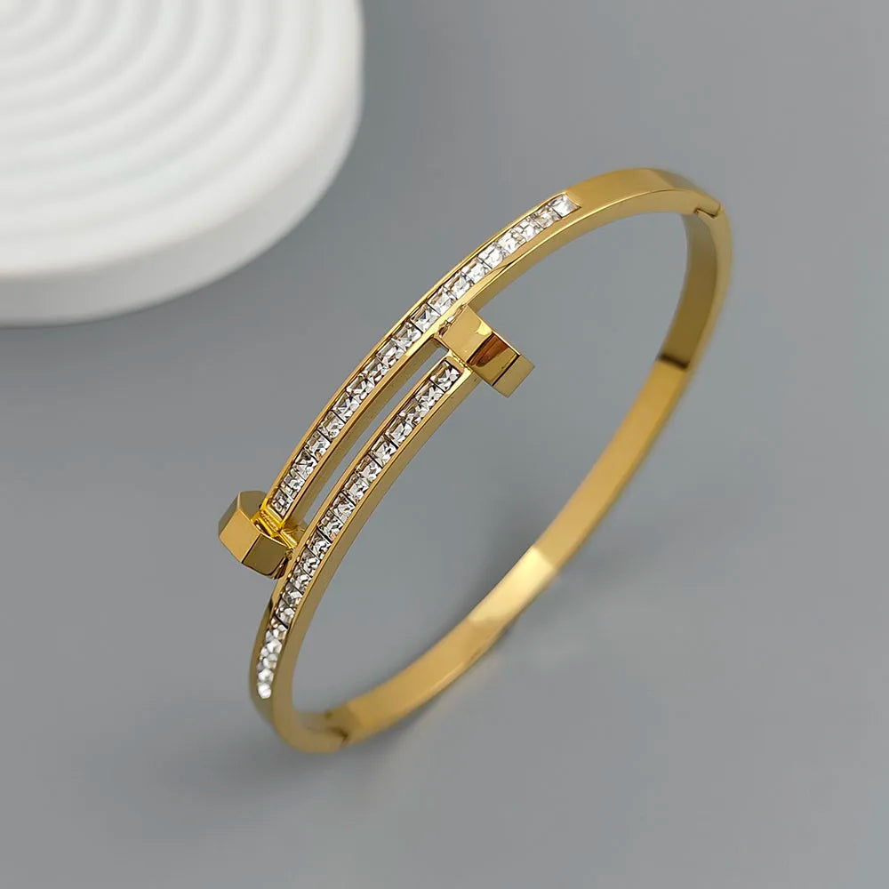 Neues Nagel Zirkon Edelstahl vergoldetes Armband 18K, hochwertiges wasserdichtes Pärchenarmband, Geschenk für die Ehefrau