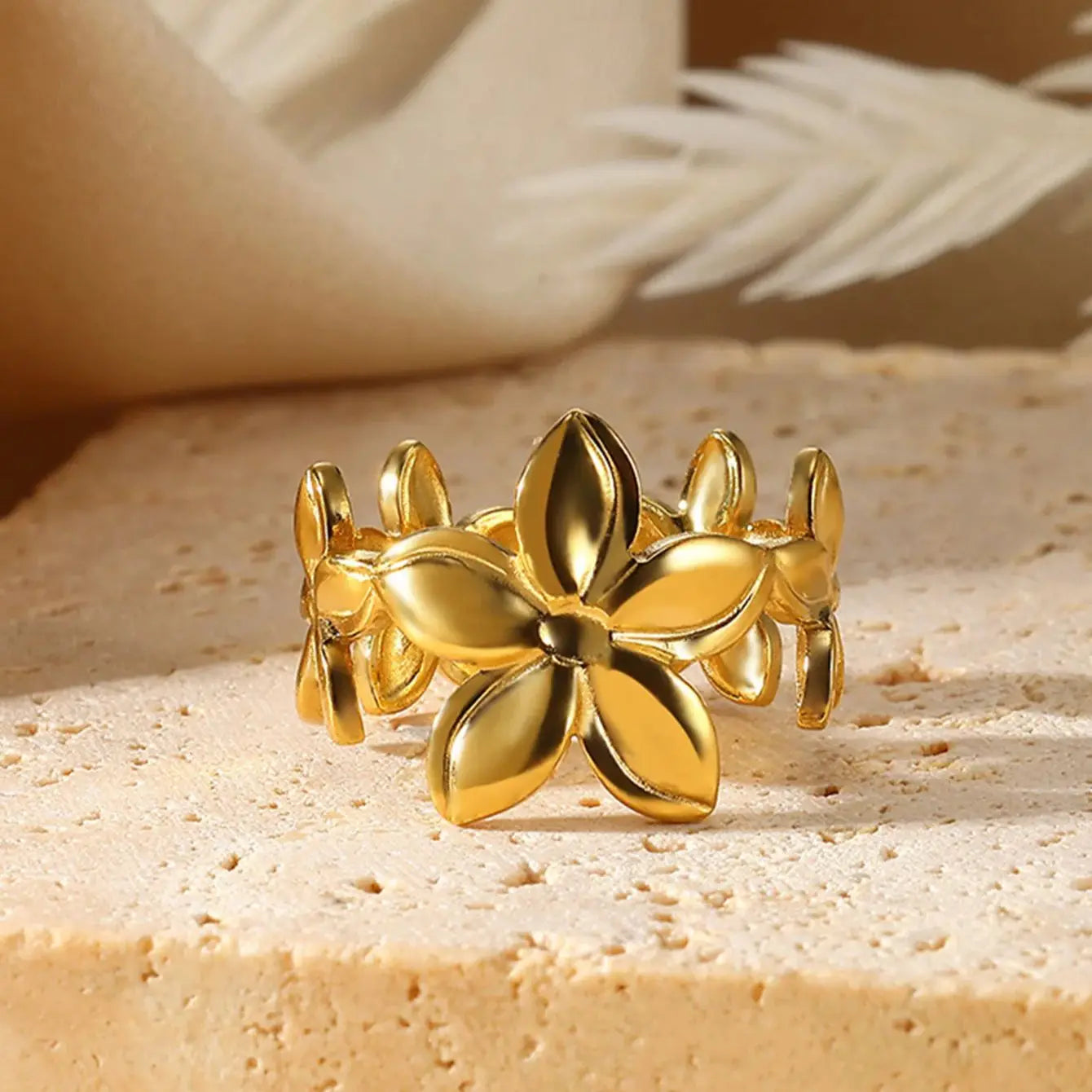 Einzigartiges Design Blumenringe für Frauen Geometrischer Edelstahl Blumenöffnung Ring Goldfarbener Schmuck Geschenk Anillos