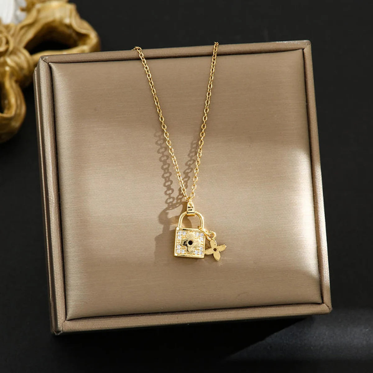 Cadena de clavícula de moda, accesorios que no se destiñen, collar de mujer de acero de titanio, engastado con diamantes