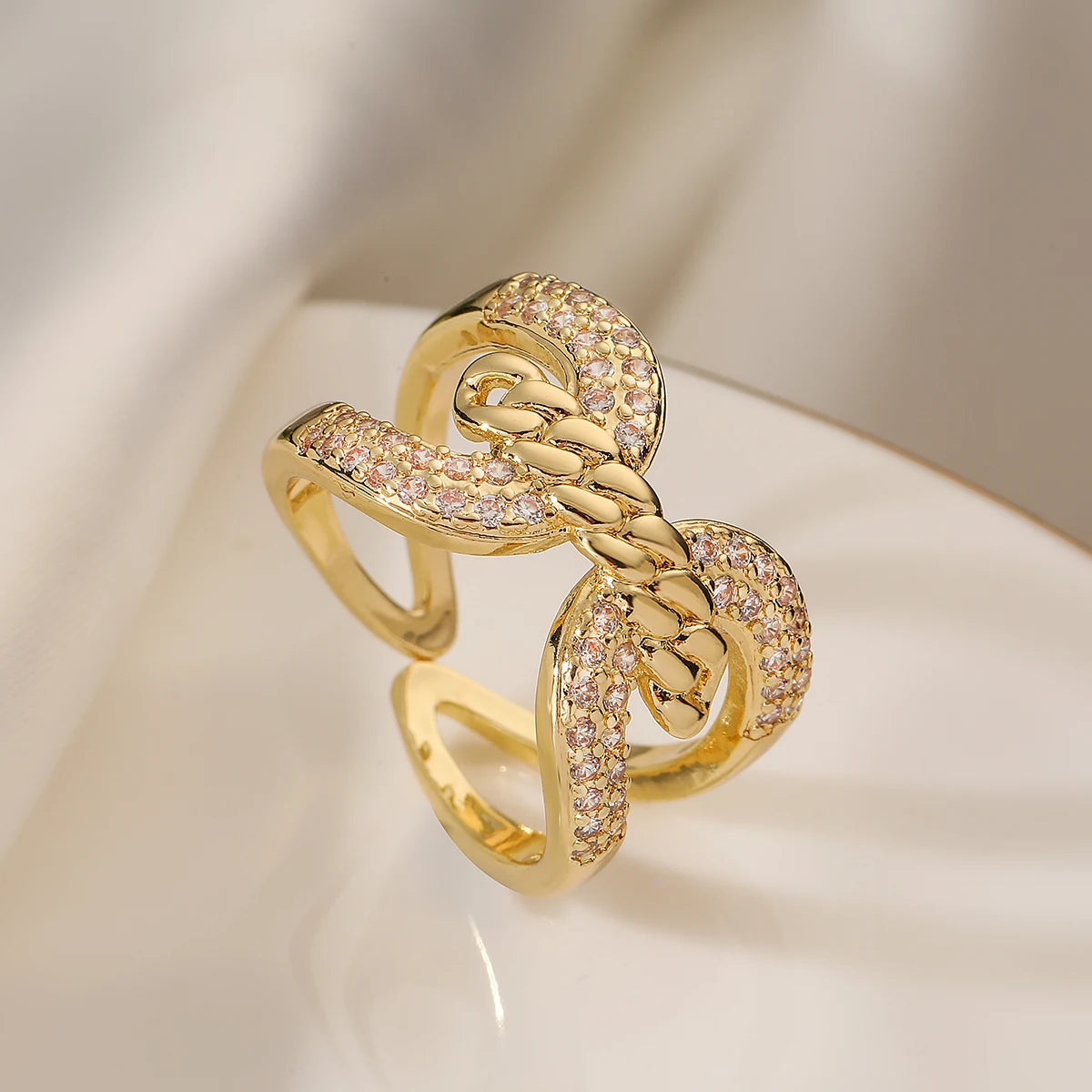 NEWBUY Trendiger Goldfarben Kupfer Geometrischer Schmuck Luxuriöser AAA Zirkonia Ehering Für Elegante Frauen Verlobungsgeschenk