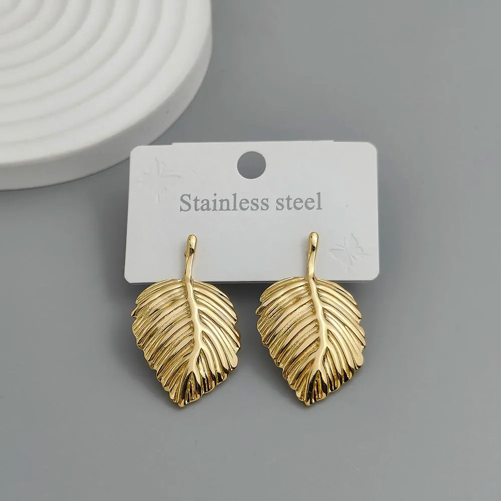 Kreative Heavy-Metal-Ohrringe aus Edelstahl mit fünfeckigem Stern und Blättern, wasserdicht und rostfrei, Partyschmuck für Damen