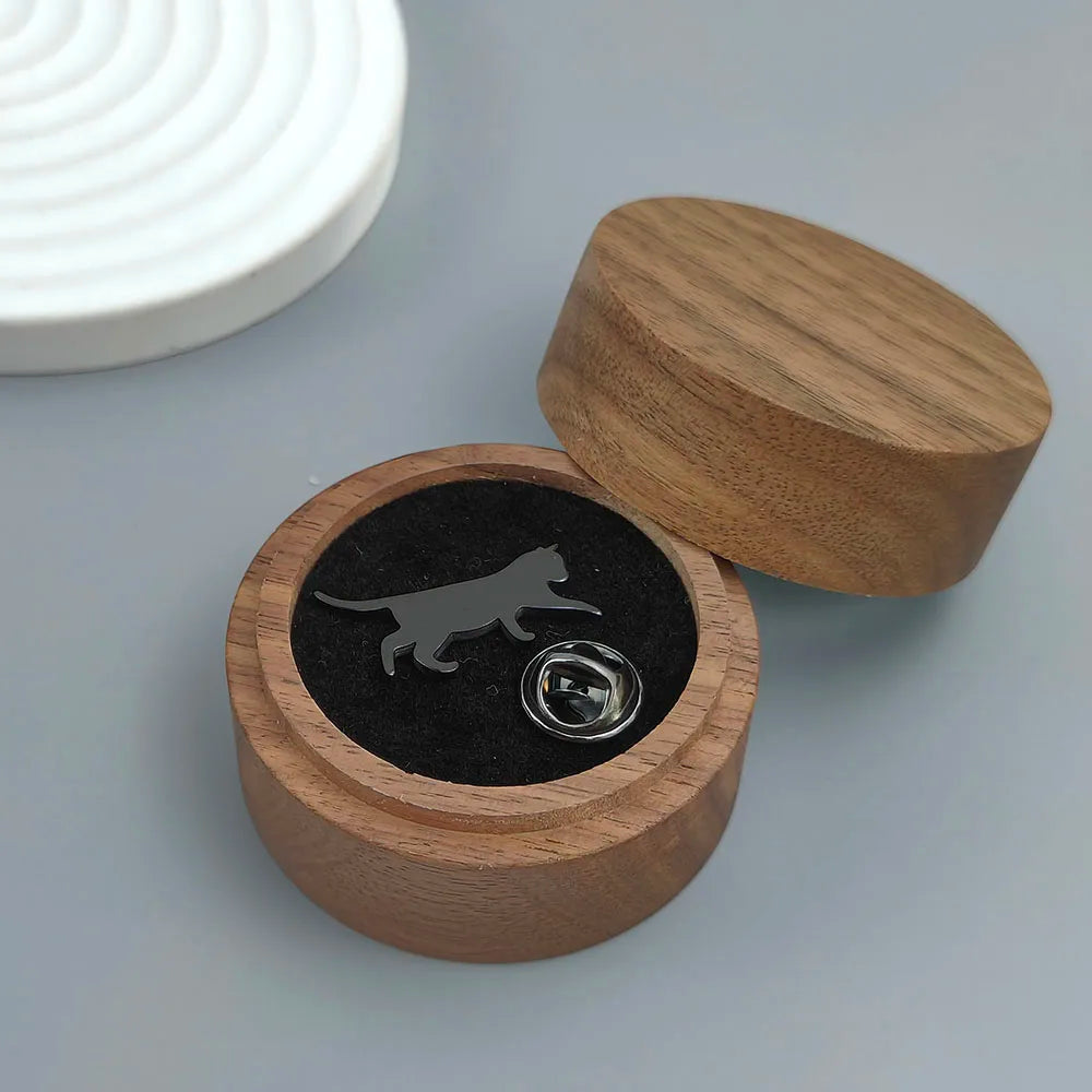Kreative laufende Katze vergoldete Edelstahlbrosche, wasserdichtes, farbechtes Abzeichen-Set, Anstecknadel für Anzugrevers, zum Tragen auf Hochzeiten und Partys