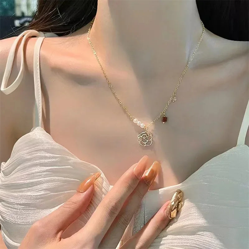 Vintage Golden Silver Color Heart Pendant Necklace for Women New Trend Girls Clavicle Chain Jewelry Birthday Gifts Wholesale