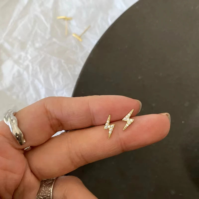 Filigrane Blitz-Ohrstecker für Damen, funkelnde winzige Zirkonia-Ohrringe, alltagstaugliches Accessoire, exquisites Mädchen