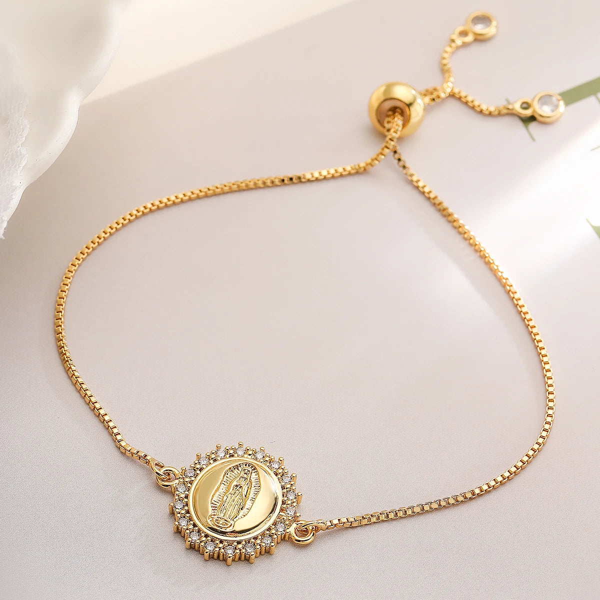 NEWBUY 2026 Mode Goldfarben Box Chain Jungfrau Maria Charm Armbänder für Frauen Glänzende CZ Zirkon Schmuck