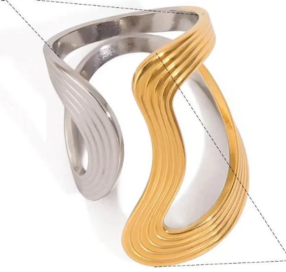Großhandel High-End wasserdicht dreidimensionaler M-Buchstabe hohler Edelstahl Fingerring trendig für Damen personalisierbarer Schmuck
