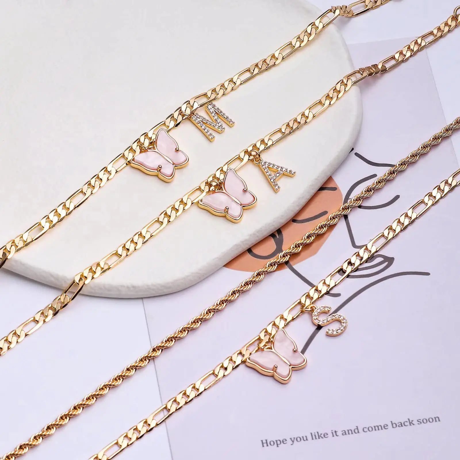 2 Stück Edelstahl Anfangs-Fußkettchen-Set für Frauen, 26 Buchstaben Acryl Schmetterling Charm Kette am Fuß Sommer Fußkettchen Schmuck