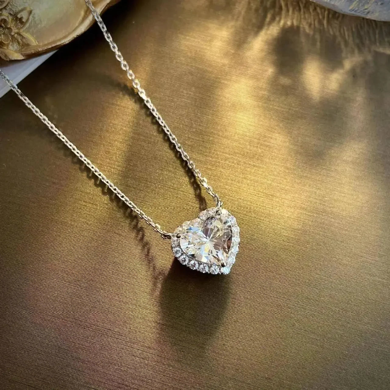 Vintage Golden Silver Color Heart Pendant Necklace for Women New Trend Girls Clavicle Chain Jewelry Birthday Gifts Wholesale