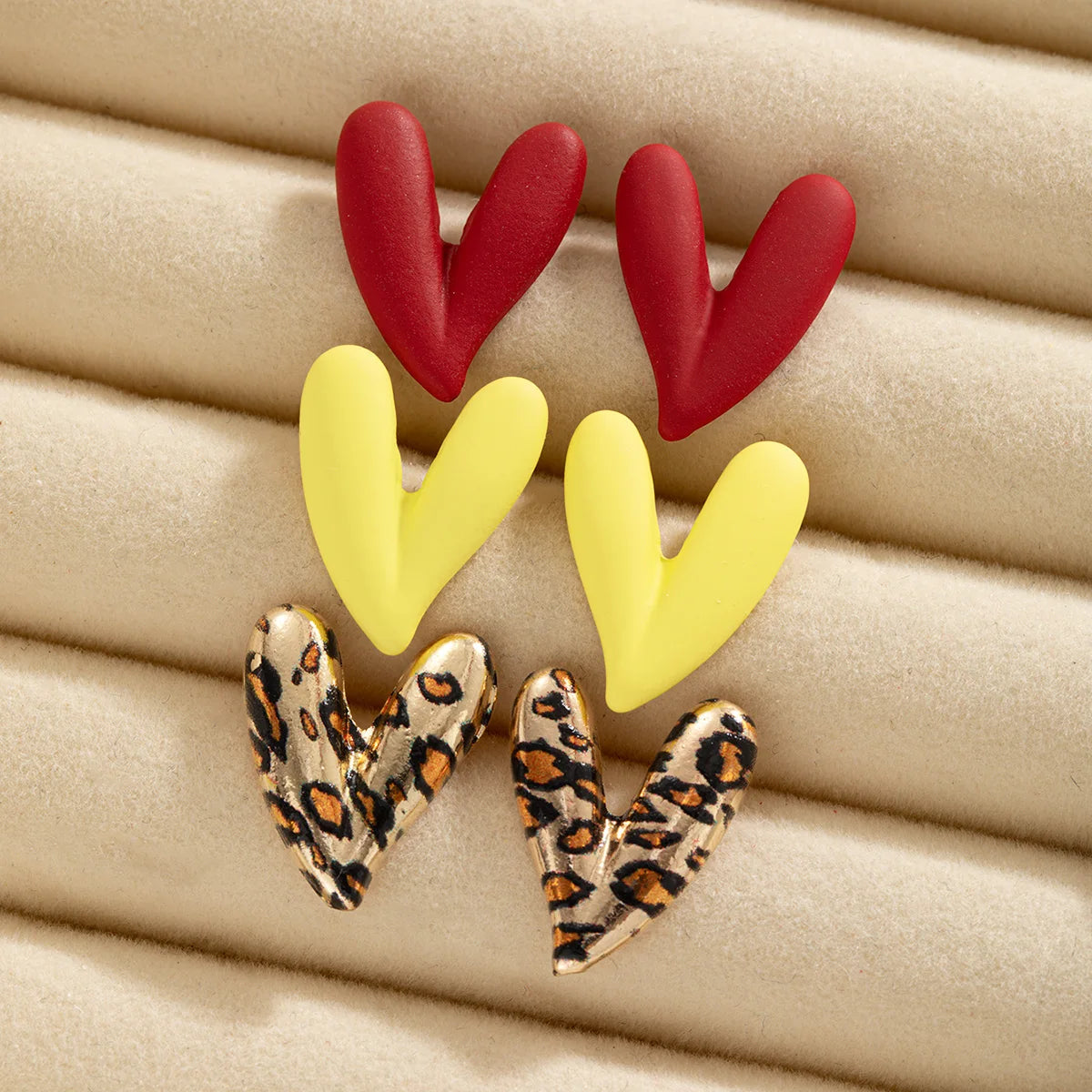 3 pairs of personalized and versatile leopard print heart-shaped women's earrings set, red spray painted earrings