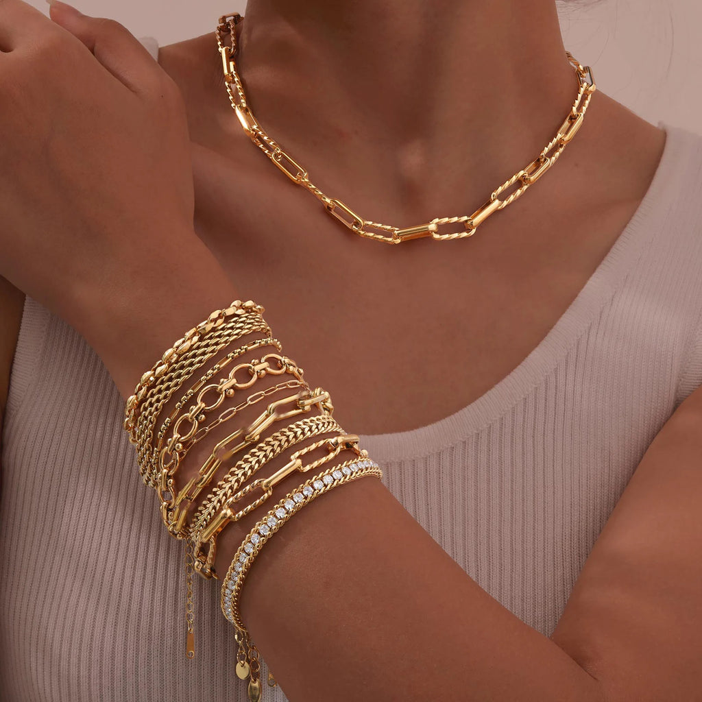 Damen-Armband aus Edelstahl, 18 Karat vergoldet, gedreht, Büroklammer-Design, verstellbares Gliederarmband, klobiger stapelbarer Lagenlook-Schmuck