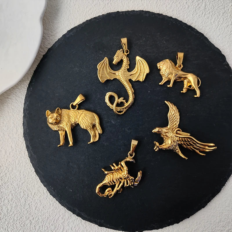 Colgante de águila de acero inoxidable bañado en oro de 18 quilates, llamativo, imprescindible para los amantes del hip hop, adecuado para discotecas y atuendos casuales.