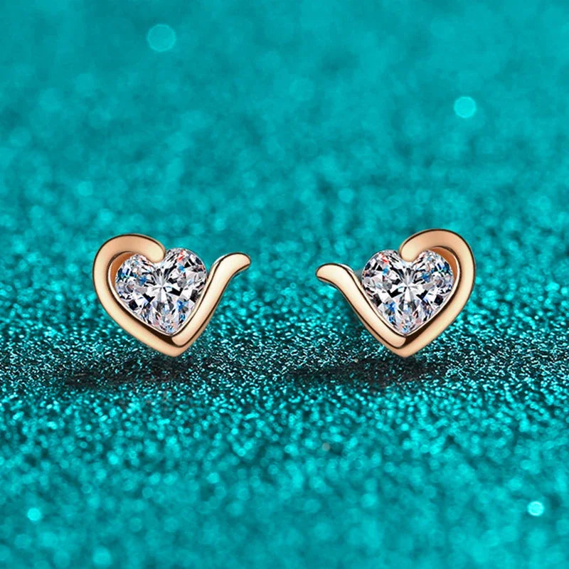 NeeTim Moissanite Herz Ohrstecker für Damen, 925er Sterlingsilber mit Weiß-Champagner-Vergoldung, Hochzeitsohrringe, zertifiziert