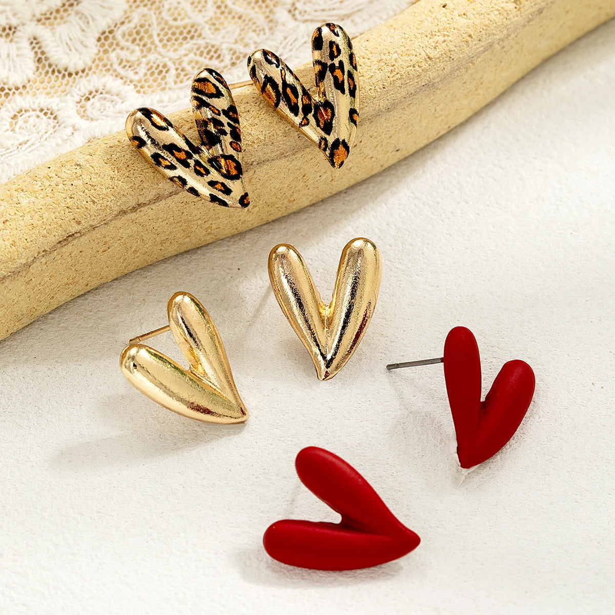 3 pairs of personalized and versatile leopard print heart-shaped women's earrings set, red spray painted earrings