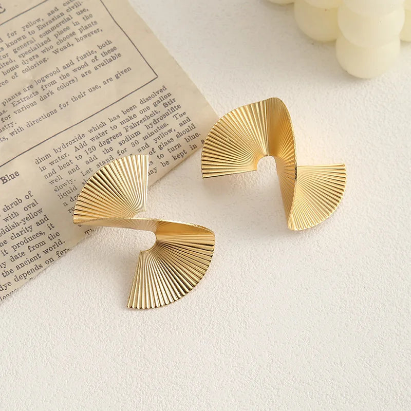 Minimalismus Persönlichkeit Metall Ohrhänger für Frauen Blatt Rund Wassertropfen Schmetterling Twist Metall Ohrringe Geometrie Schmuck