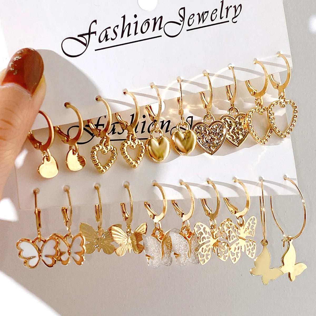Neues Goldfarbenes Schmetterlings-Liebes-Creolen-Set, neue kreative einfache Herz-Hohl-Ohrringe für Frauen, modischer trendiger Schmuck