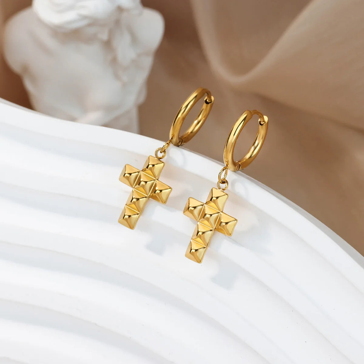 Pendientes de aro de corazón vintage chapados en oro para mujer, de acero inoxidable, geométricos, perforados, joyería de lujo con circonitas, regalo de boda