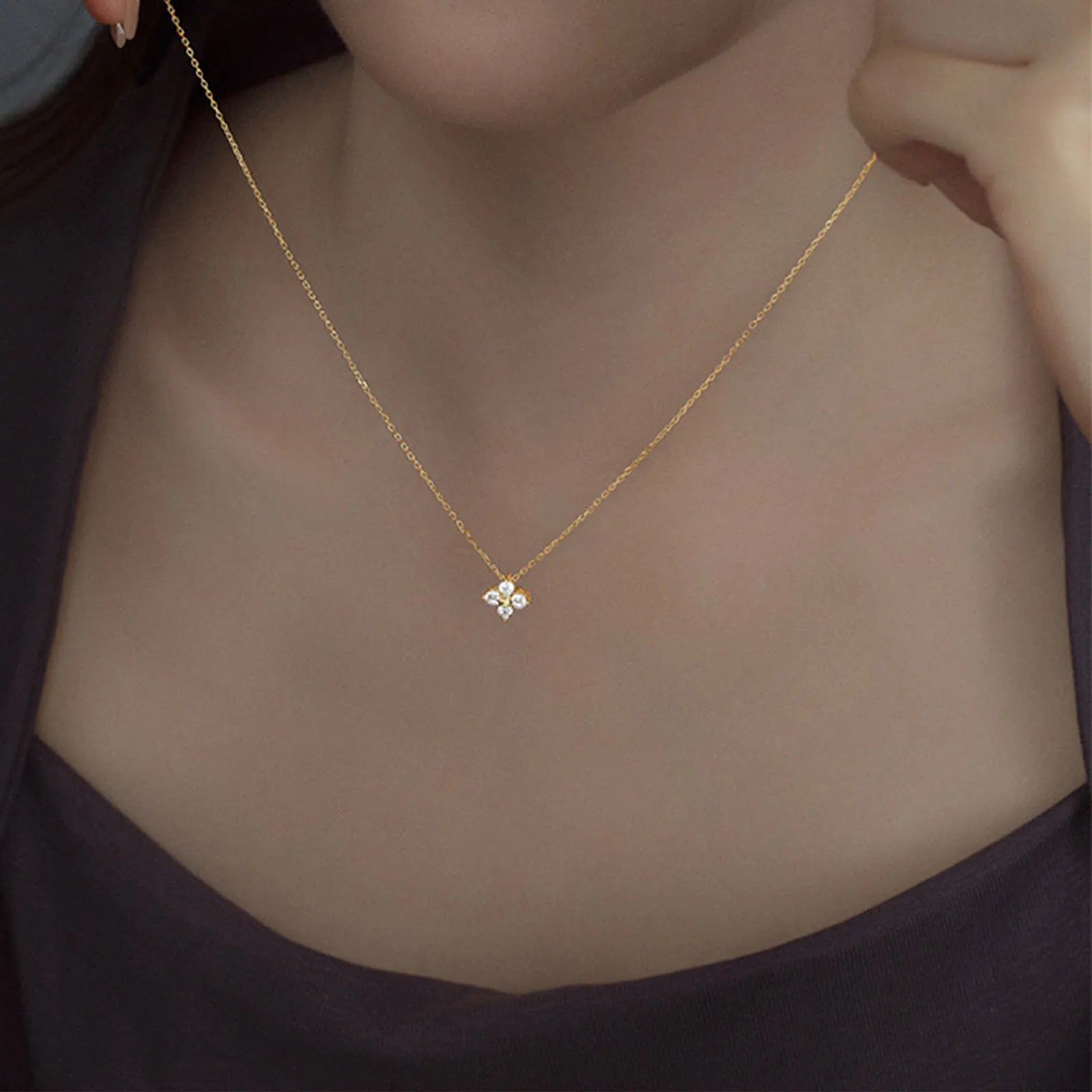 Collar Pequeño de Trébol de Cuatro Hojas de Plata S925 para Mujer, Cadena de Clavícula, Diseño Lujoso y Minimalista con Sensación de Alta Gama