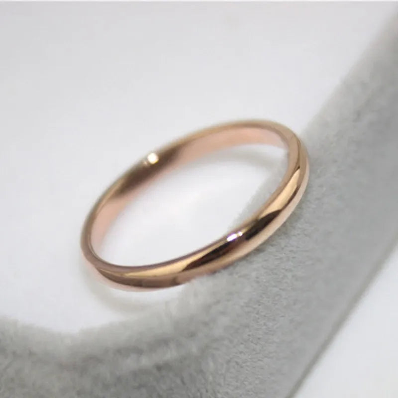 2 mm dünner stapelbarer Ring aus Edelstahl, schlichter Bandring, Mittelfingerring für Damen und Mädchen, Größe 3-12