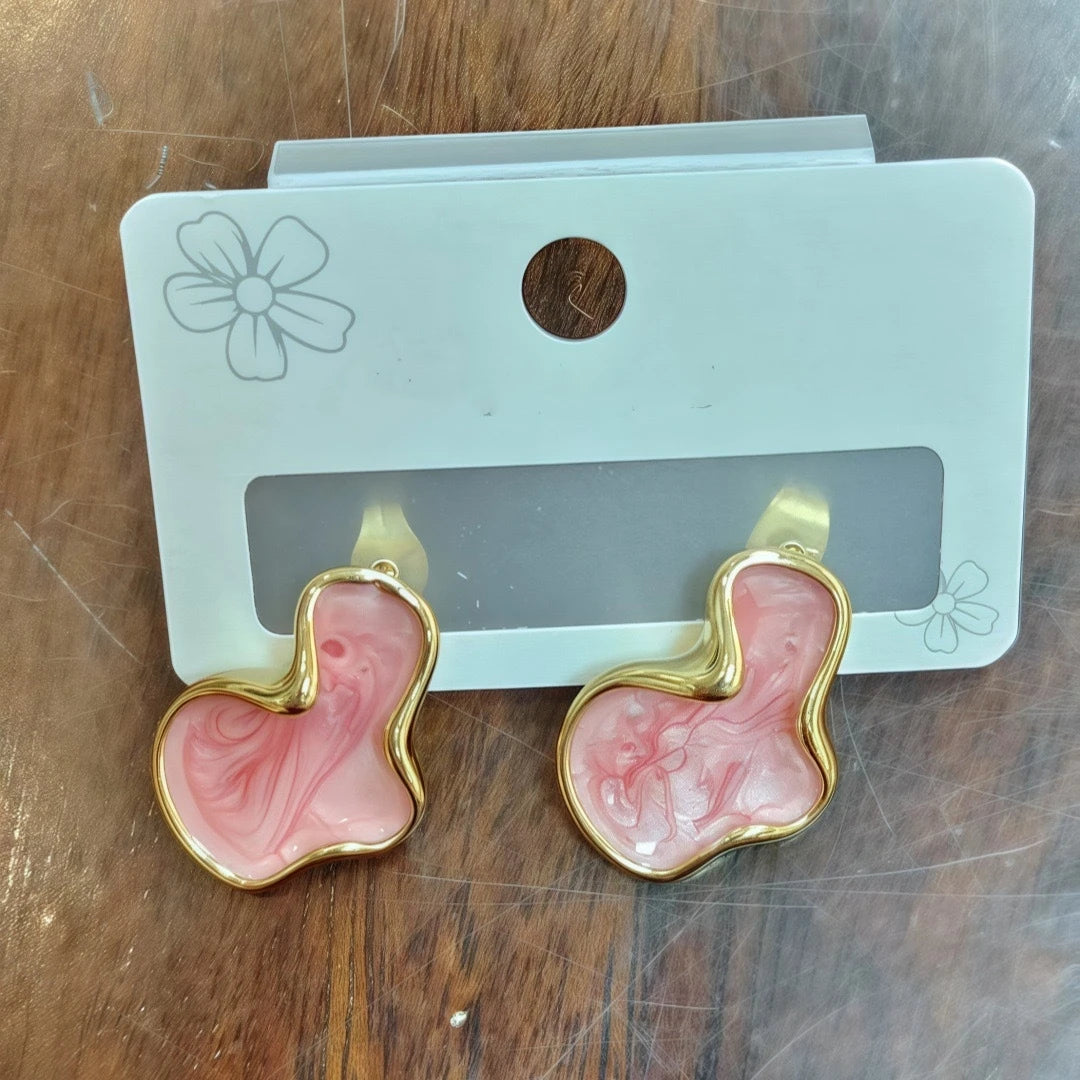 Künstlerische, abstrakte, weiß-schwarz-rosa farbene Wolken Ohrstecker mit unregelmäßiger Form für Damen, temperamentvoller Ohrschmuck, einfaches Partygeschenk
