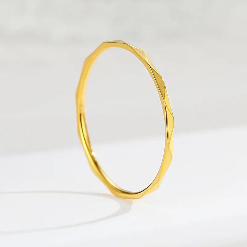 1mm dünner stapelbarer Ring aus Edelstahl V-facettiert Knöchel-Midi-Ring für Frauen Mädchen Größe 3-10