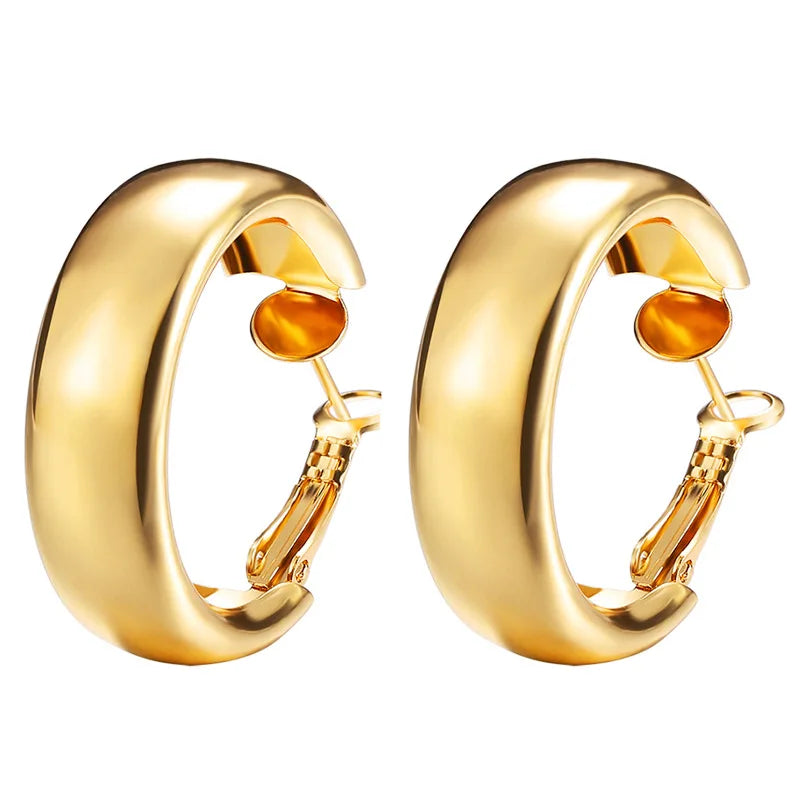 Neues Goldfarbenes Schmetterlings-Liebes-Creolen-Set, neue kreative einfache Herz-Hohl-Ohrringe für Frauen, modischer trendiger Schmuck