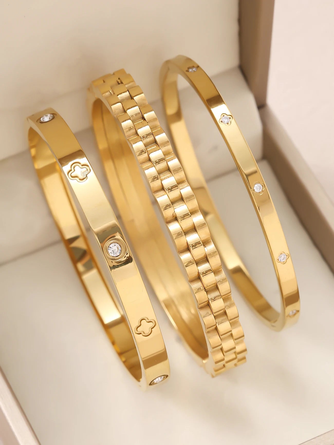 1 Stück 18K vergoldetes stapelbares Edelstahlarmband mit Kette und Kleeblatt-Design, Modischer Stil für Damen, Geeignet für Freizeit