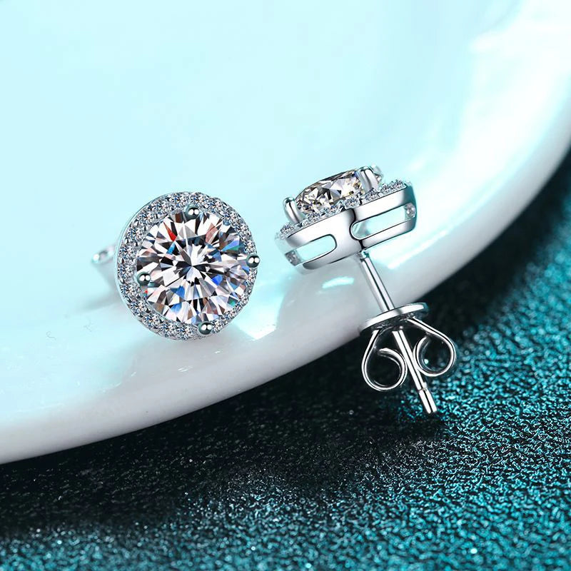 NeeTim 1ct D Color VVS1 Moissanite Schmuckset 925er Silber mit Weißgold vergoldeter Halskette und Ohrsteckern für Damen