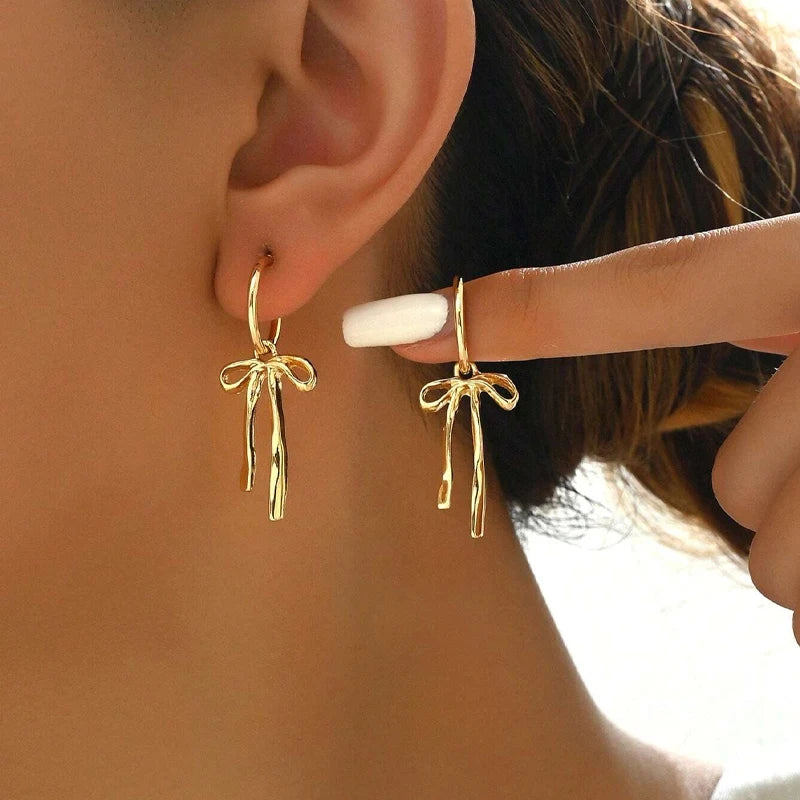 Neue luxuriöse Mode Bowknot Ohrringe Retro weich vielseitig Goldfarbe Quaste Ohrstecker Schmuck für den täglichen Gebrauch von Frauen Geschenke