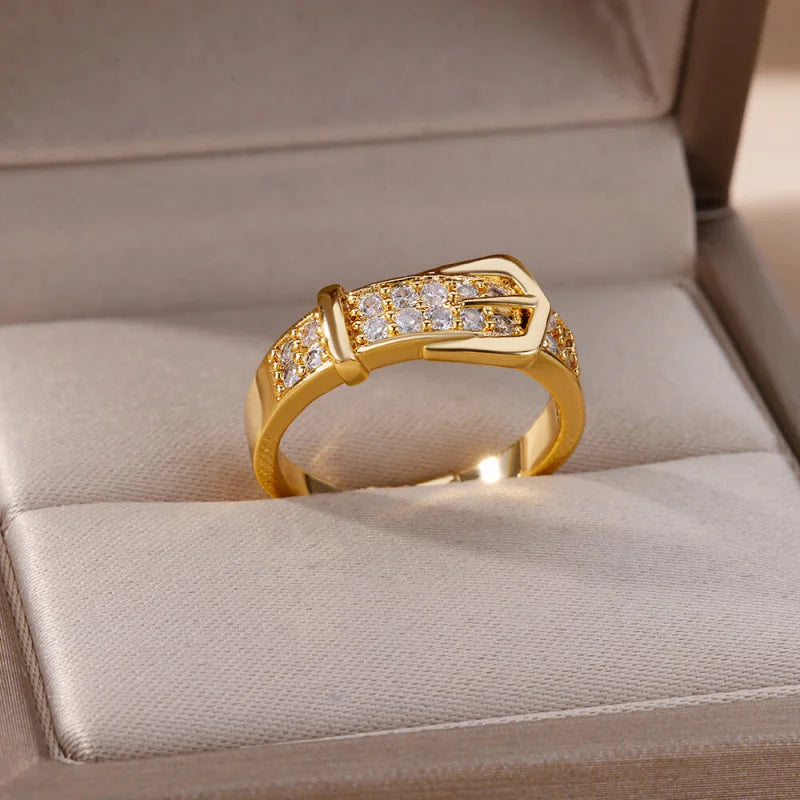 Schicker, goldfarbener, schnallenförmiger Ring mit funkelndem Zirkon, modischer, verstellbarer Ring, Damenschmuck für gesellige Anlässe