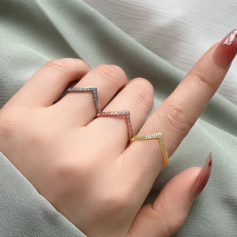 2mm dünner V-förmiger stapelbarer Ring mit Zirkonia-Pavé, Edelstahl-Ehering für Damen und Mädchen, Größen 5-10