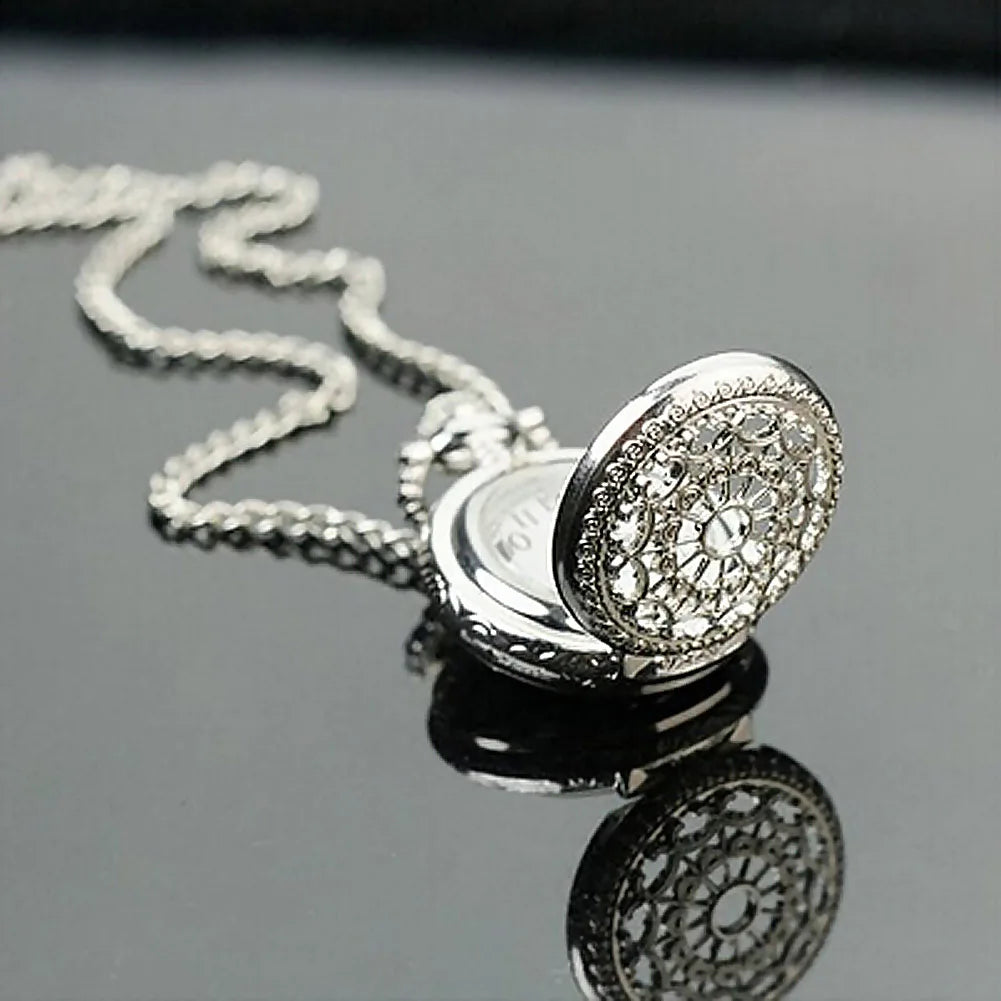 Vintage Pocket Small Watch Steampunk Quartz Watch With Chain Hollow Heart Cover Necklace Bronze Color Alloy Fob Clock Men Gift