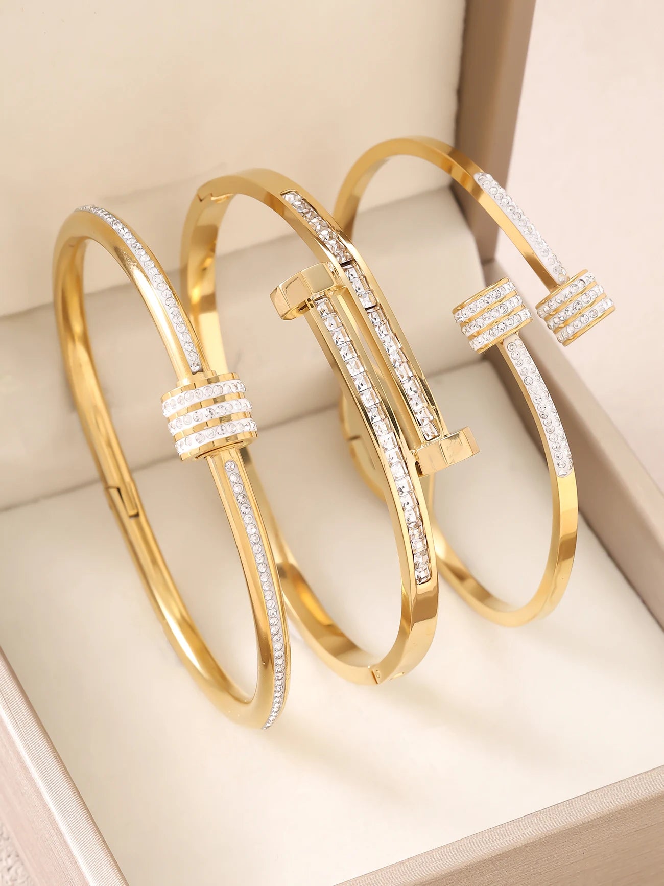1 Stück 18K vergoldetes stapelbares Edelstahlarmband mit Kette und Kleeblatt-Design, Modischer Stil für Damen, Geeignet für Freizeit