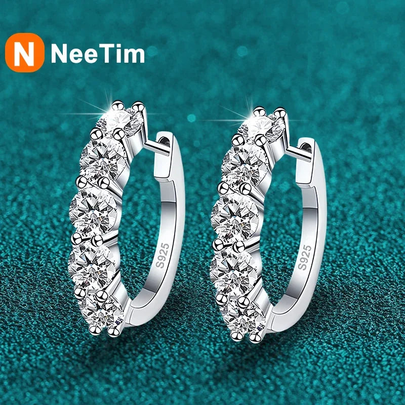 NeeTim 3mm D Color Moissanit Ohrringe 925 Sterling Silber Plattiert Weißgold Creolen für Frauen Hochzeit Party Edler Schmuck