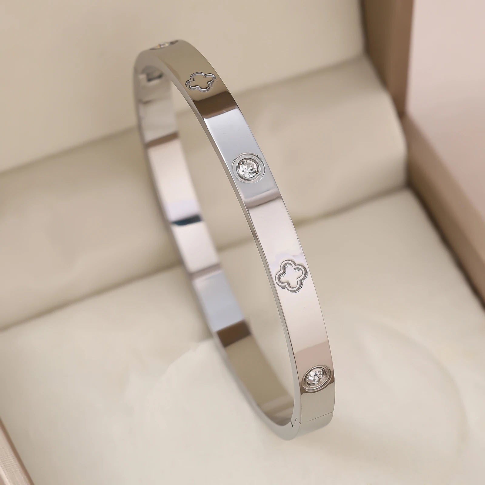 1 Stück 18K vergoldetes stapelbares Edelstahlarmband mit Kette und Kleeblatt-Design, Modischer Stil für Damen, Geeignet für Freizeit