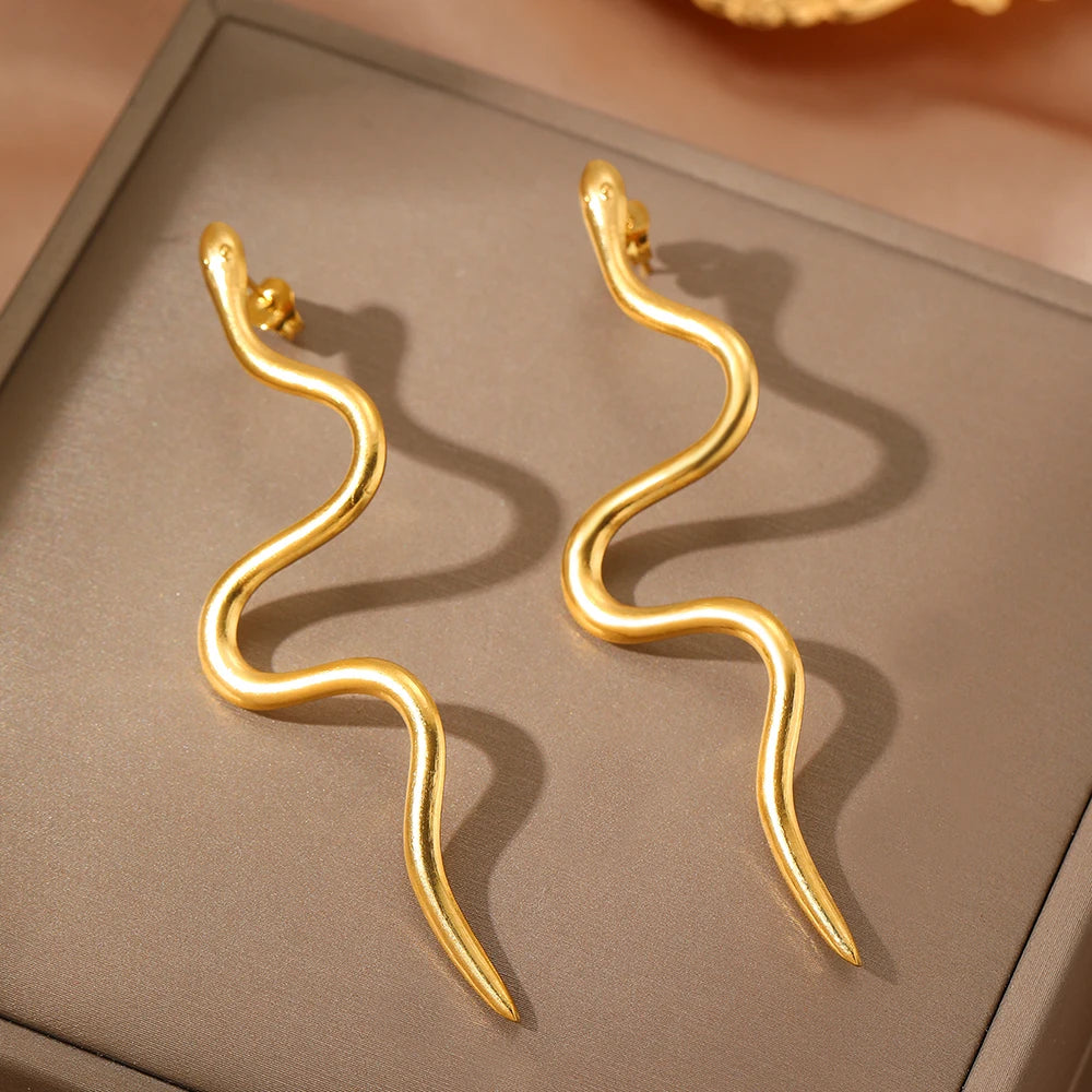 Edelstahl-Ohrringe Europa und die Vereinigten Staaten Design Schlange Ohrstecker Feine Ohrringe für Frauen Schmuck Trendprodukte Neu eingetroffen