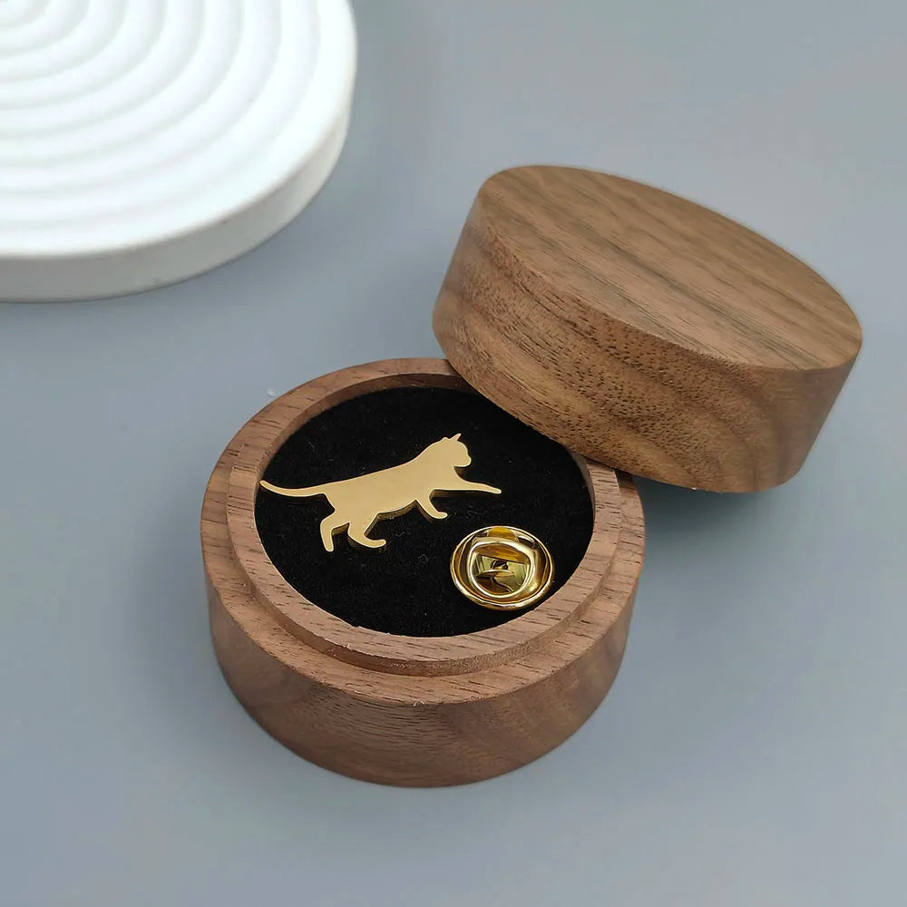 Kreative laufende Katze vergoldete Edelstahlbrosche, wasserdichtes, farbechtes Abzeichen-Set, Anstecknadel für Anzugrevers, zum Tragen auf Hochzeiten und Partys