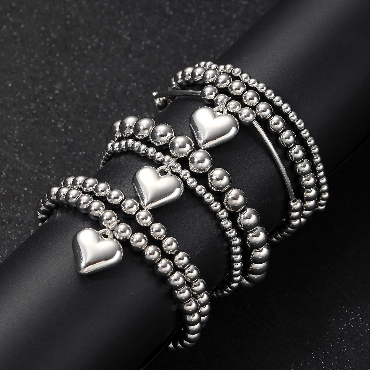 7-teiliges Set schicker Herz-Charm-Perlenarmbänder für Damen, Vintage, schlicht, silberfarben, exquisit, mehrschichtig, Armreifen, Schmuckgeschenk