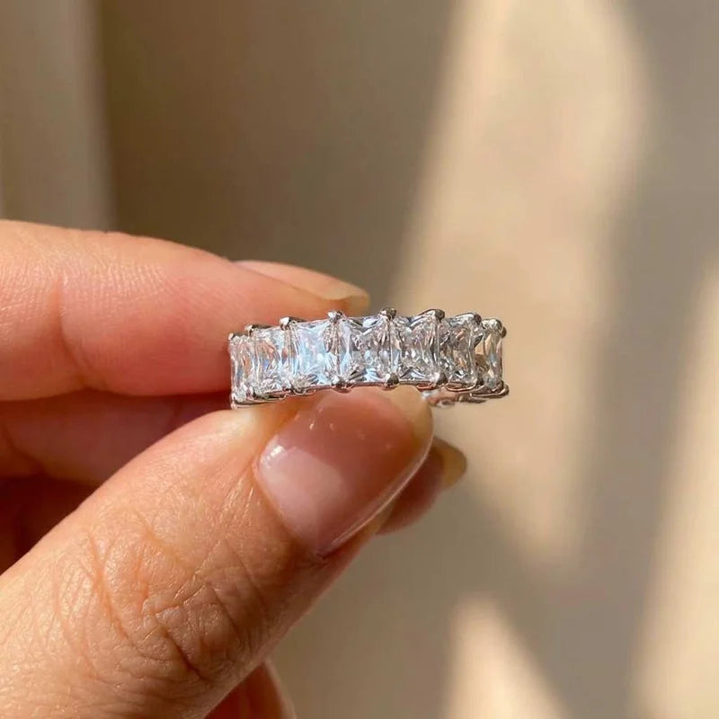 925 Sterling Silber Wunderschöne Verlobungsringe Liebe Hochzeitsschmuck Voll gepflastert Quadratischer Kristall Zirkon Eleganter Damen Verlobungsring