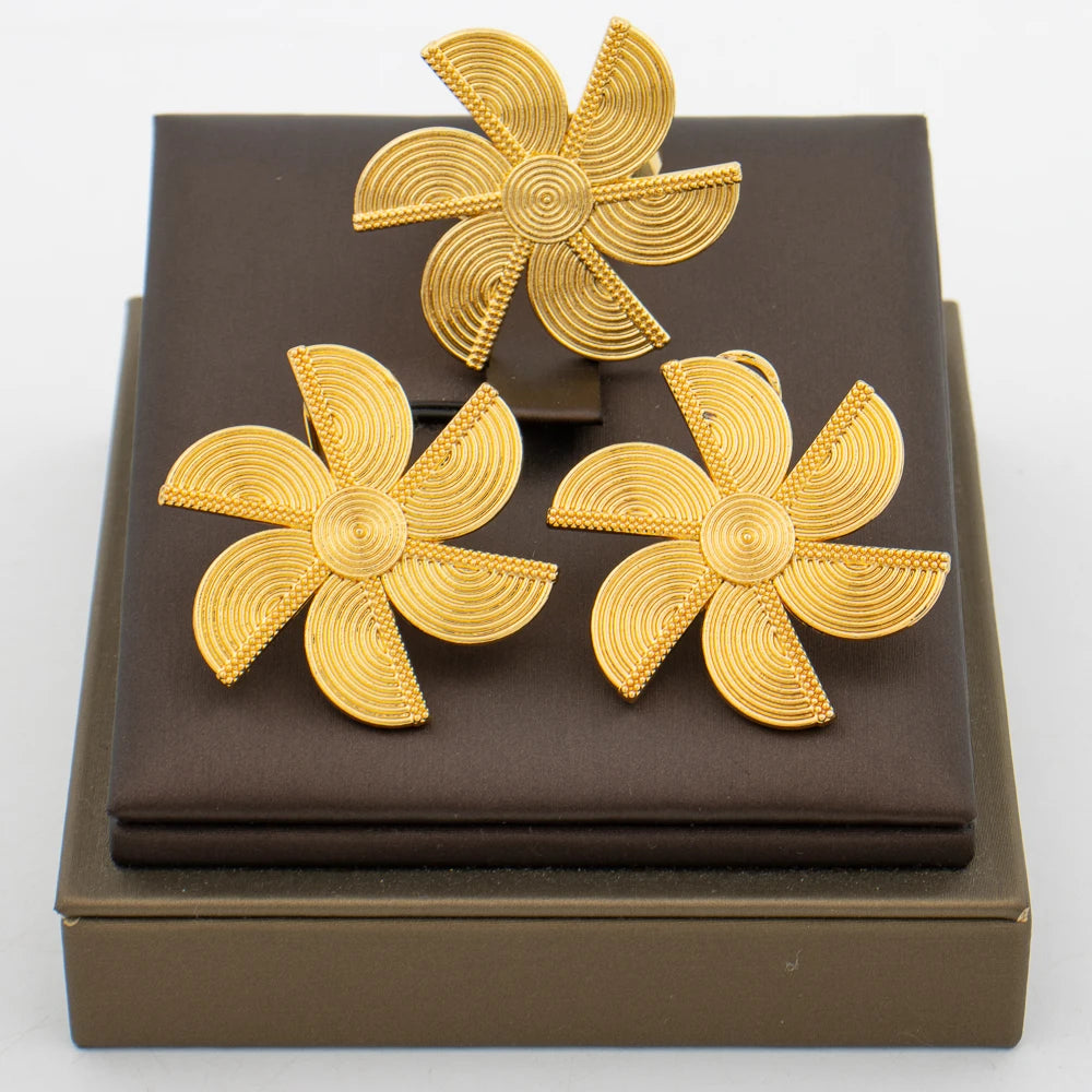 Afrikanisches Blumenmuster Ohrringe und Ring Schmuckset 18 Karat vergoldete Clip-Ohrringe und Fingerring Böhmisches Design Schmuckset