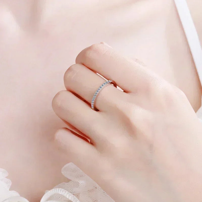 NeeTim Moissanit-Ring 925er Sterlingsilber mit Weißgoldbeschichtung, Labor-Diamant-Eternity-Band Verlobungs-Eheringe für Frauen