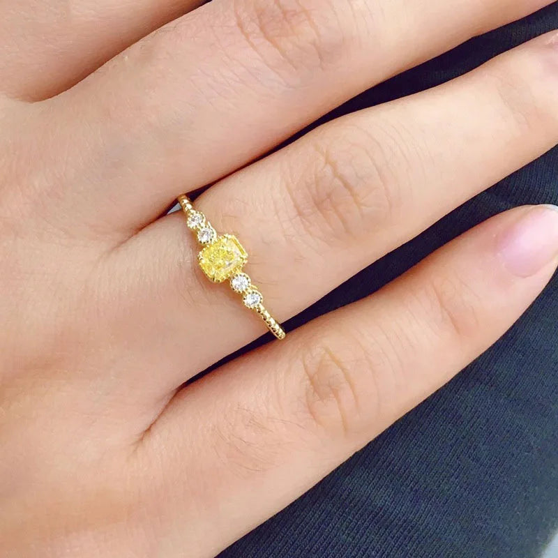 925 Sterling Silber Geometrische Gelbe Zirkonia Damenringe Wunderschöne Hochzeitsaccessoires Jubiläumsparty Damenschmuck