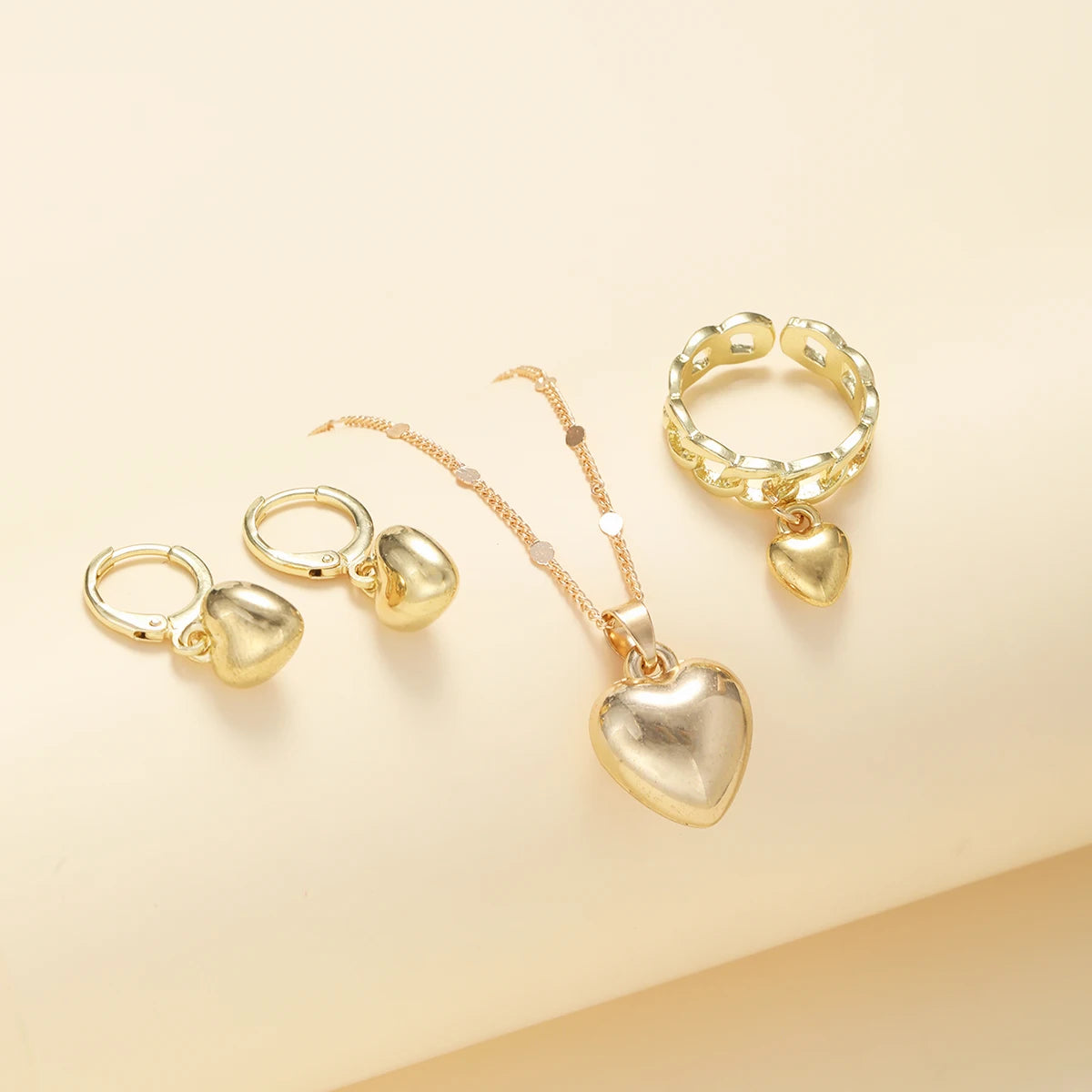 4tlg./Set Vintage Herz-Anhänger-Halskette, Ring und Creolen für Damen, schlichtes, goldfarbenes, glattes Schmuckset, elegantes Partygeschenk