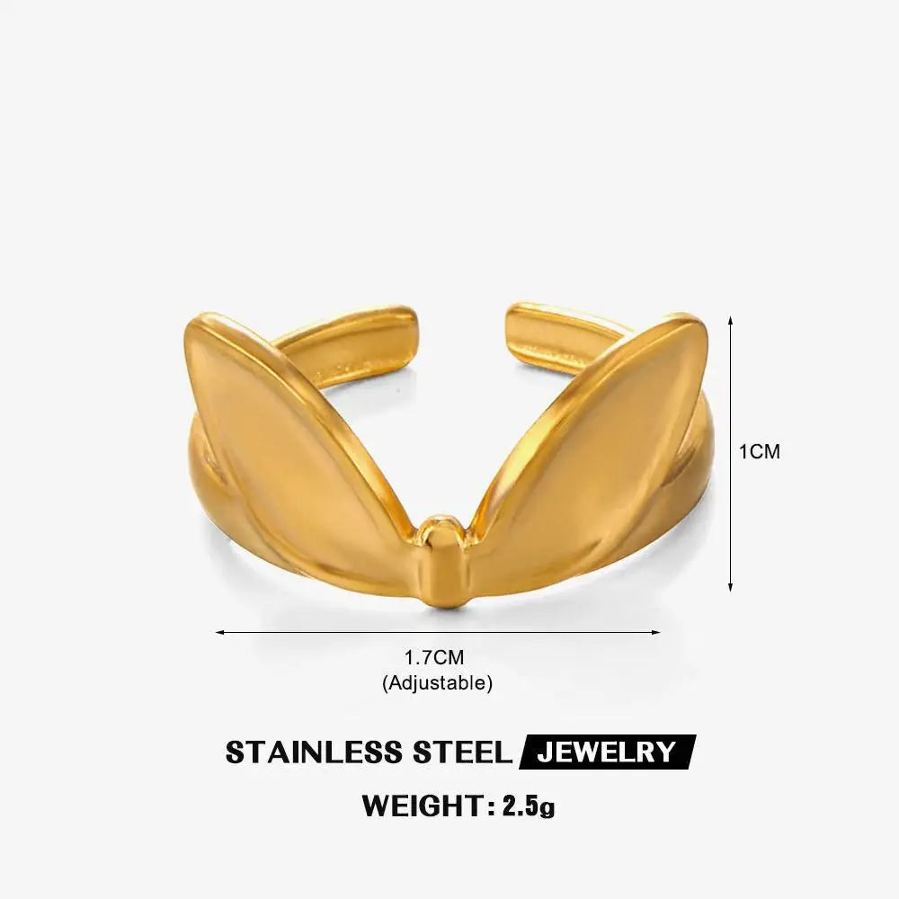 Großhandel High-End wasserdicht dreidimensionaler M-Buchstabe hohler Edelstahl Fingerring trendig für Damen personalisierbarer Schmuck