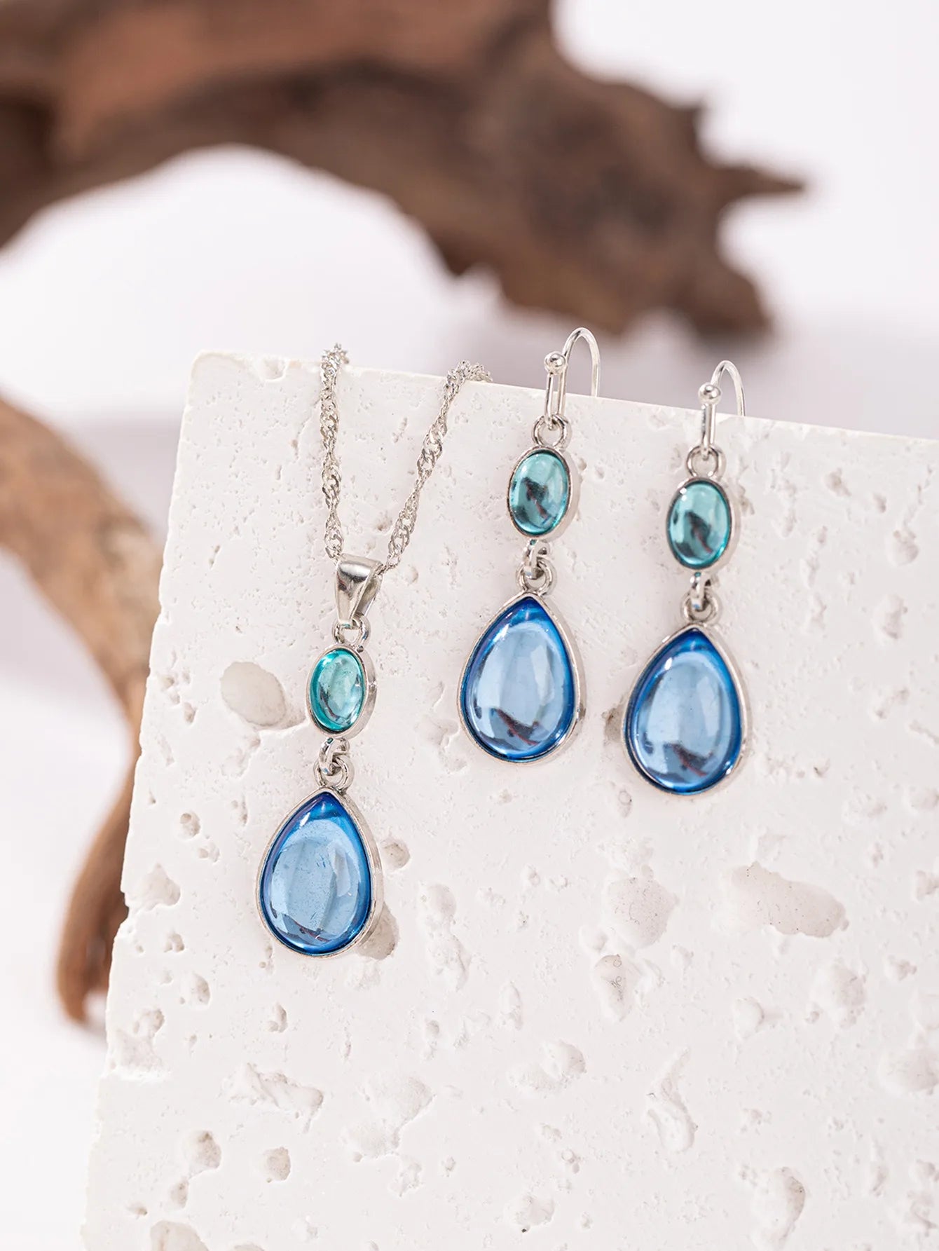 Modische Wassertropfenförmige Künstliche Synthetische Blaue Stein Hängeohrringe für Damen zum Geburtstag, Individueller Schmuck