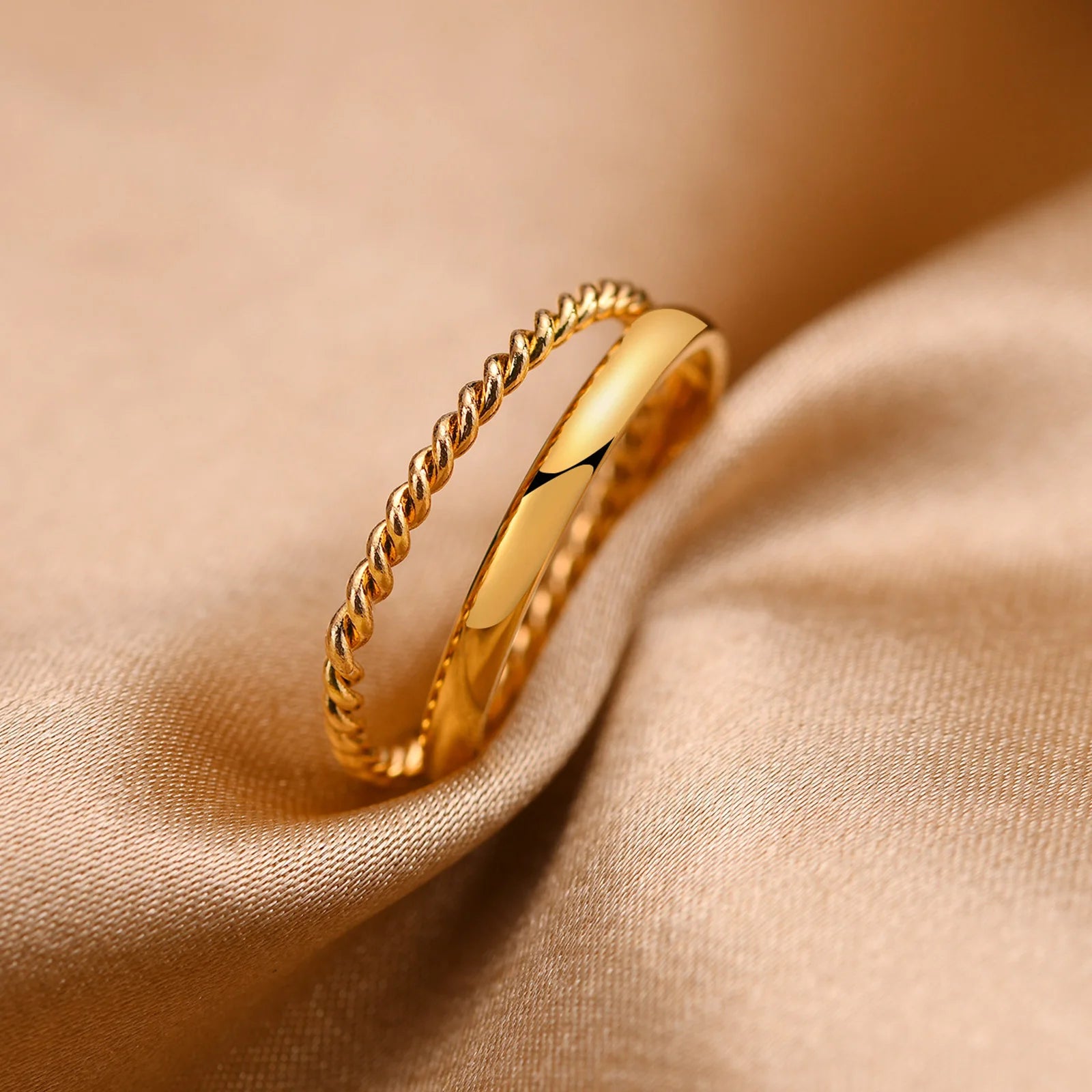 2er-Set Stapelringe für DamenEdelstahl 2mm dünn Goldfarben Kuppelform Minimalistischer Schmuck