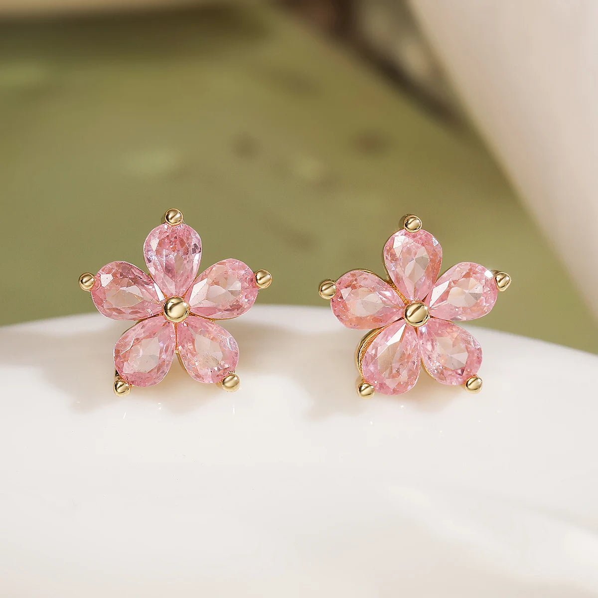 NEUKAUF Zarte goldfarbene, süße Blumen-Ohrstecker für Frauen, rosa, grüne, weiße CZ-Kristall-Schmuck, Femme Bijoux