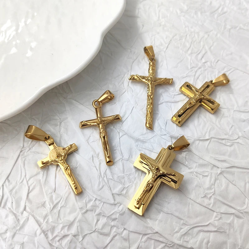 Nuevo Diseño 18K Chapado en Oro Impermeable Acero Inoxidable Colgante Cruz de Jesús Para Hombres Amuletos Religiosos