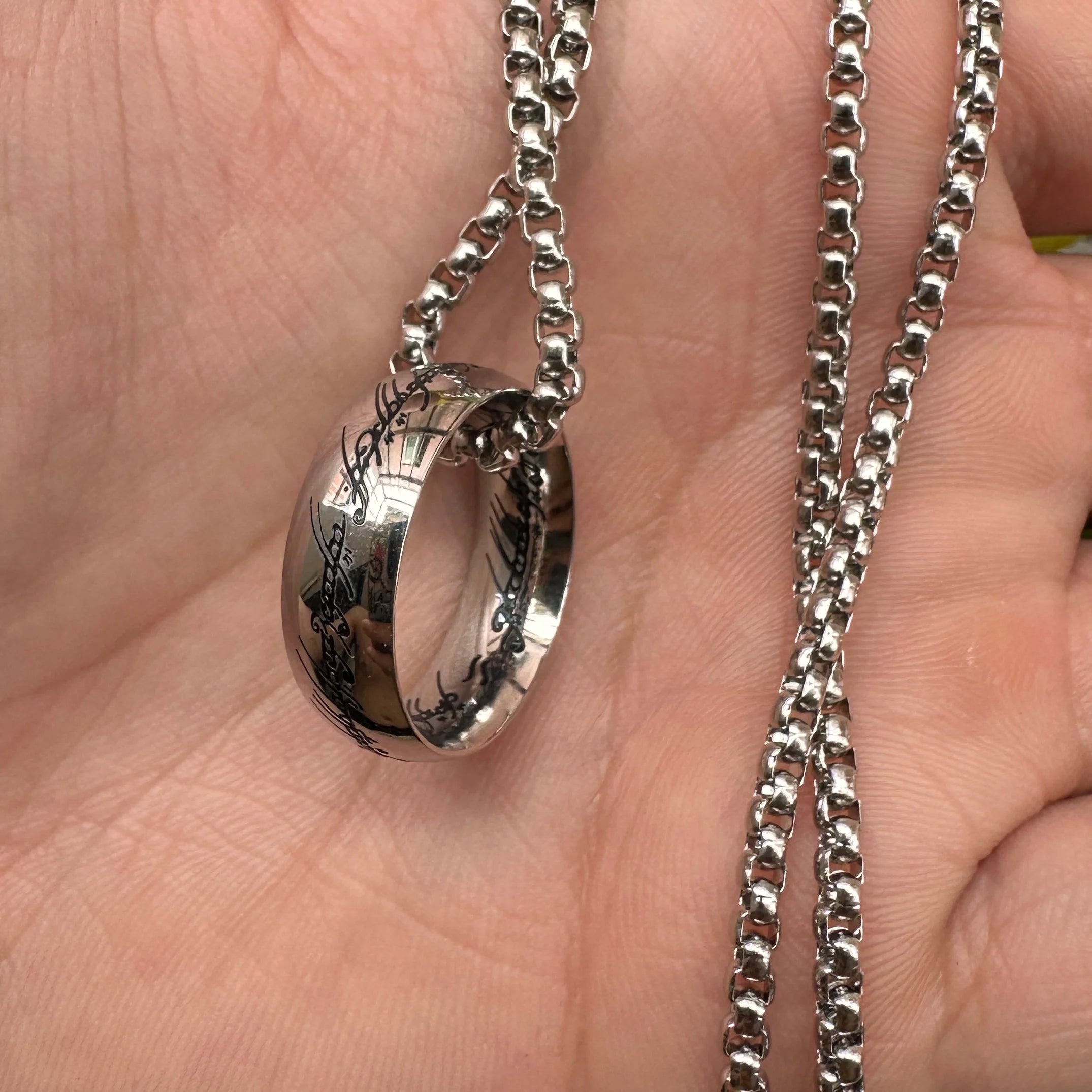 2024 Neuer Trendiger Einfacher 3D Geschnitzter Glaubensring Edelstahl Paar Farbig Plattierte Kettenringe Retro Herrenschmuck Geschenke Custom