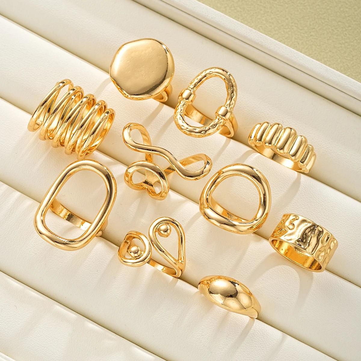 Neue 10-teilige/Set unregelmäßige glatte Ringe für Frauen, geometrisch übertrieben, goldfarbene Fingerringe, Vintage-Mode-Partyschmuck