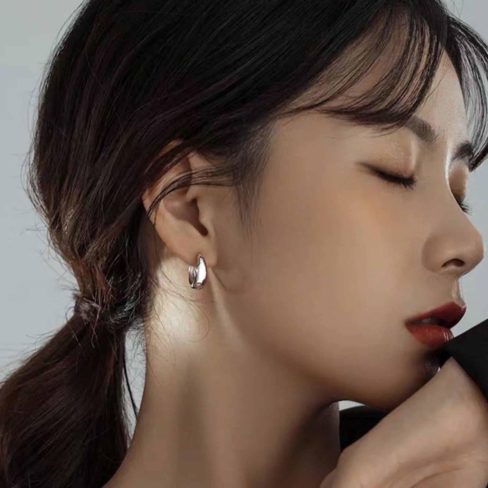 Pendientes de aro lisos de plata de ley 925, pendientes de lujo ligero y de alta gama, pendientes elegantes y sencillos para mujer